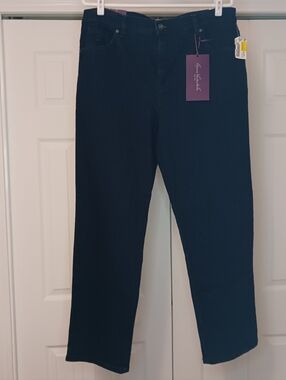 2/$20 - Gloria Vanderbilt Amanda Classic Fit Tapered Jean  Size 16 Petite